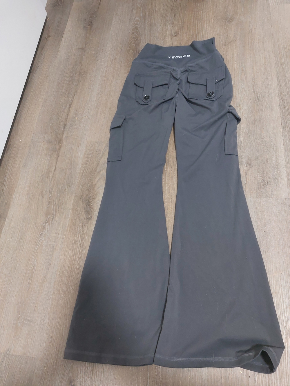 Yeore Grey Flared Leggings Cargo Pockects Srunch Butt No Front Seam 28 Inseam